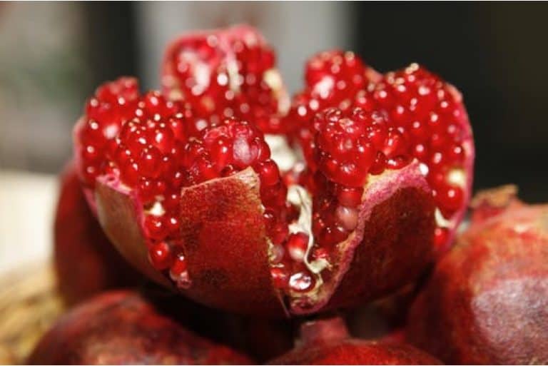 What are the benefits of including pomegranates in my pregnancy diet
