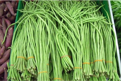 What nutrients do yardlong beans help pregnant women with